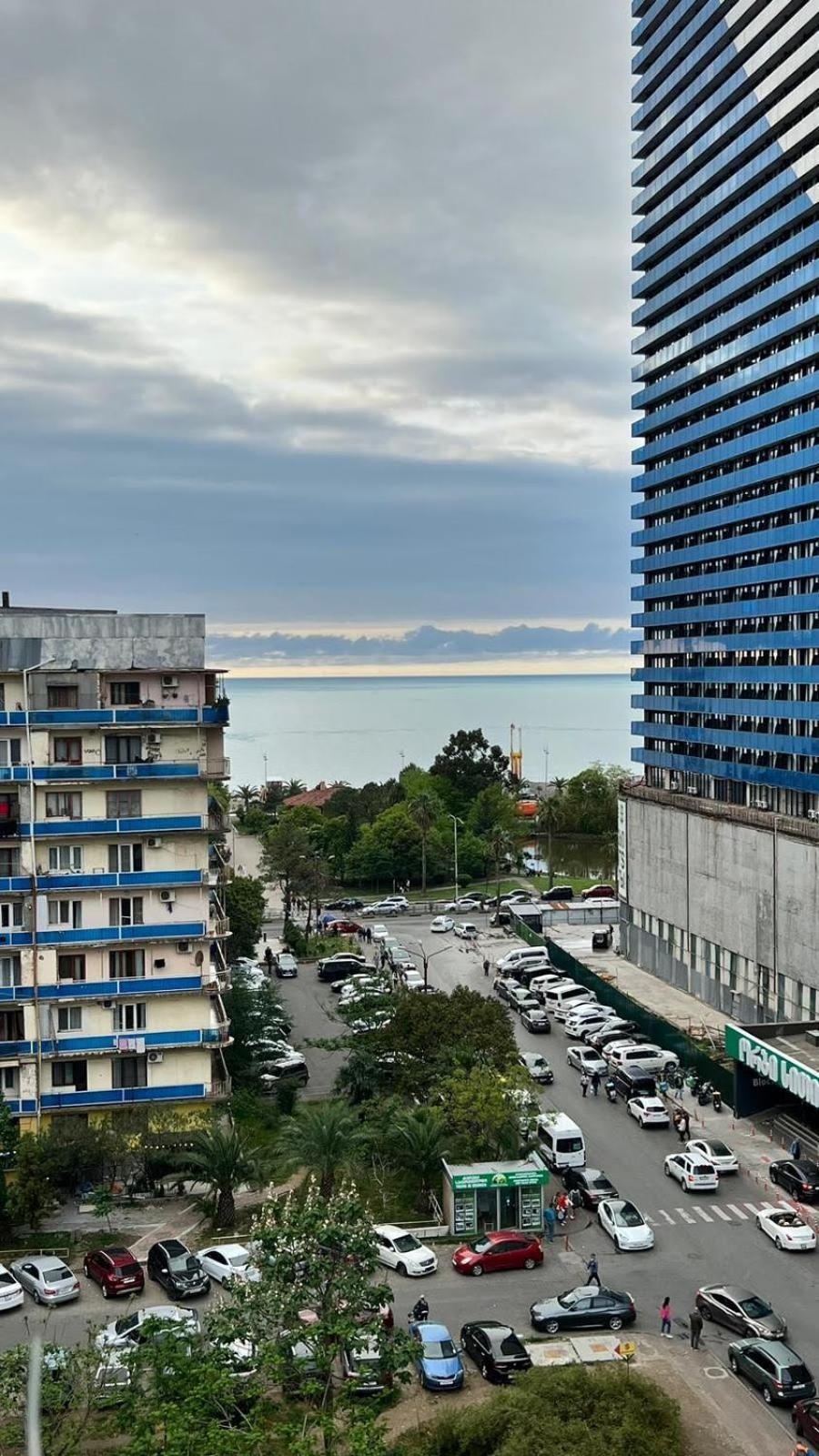 Big Flat In Batumi Lejlighed Eksteriør billede