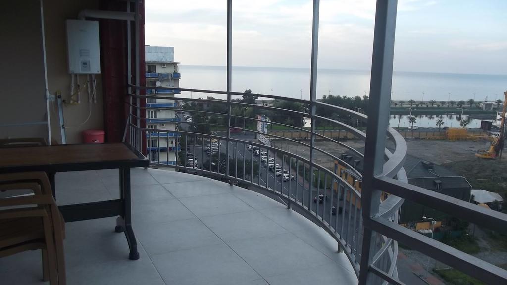 Big Flat In Batumi Lejlighed Eksteriør billede