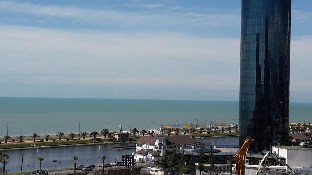Big Flat In Batumi Lejlighed Eksteriør billede